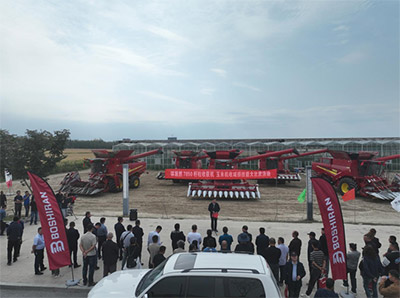 z6com人生就是搏7850籽粒收获机乌苏演示推广 助力全疆农机向“高质高效、智能绿色”迈进